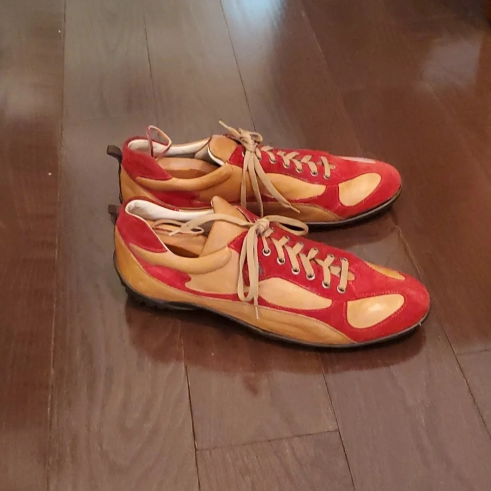 Stylish Red and Tan Men's Sneakers - Picture 3 of 16